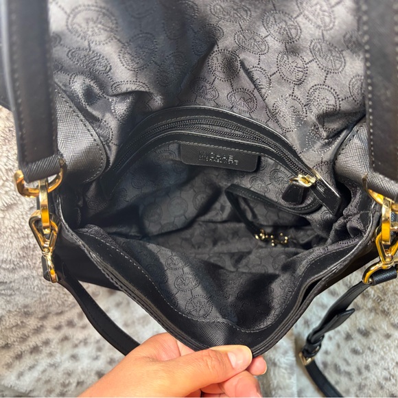 MICHAEL KORS BEDFORD NYLON ZIP-FLAP CROSSBODY - Picture 4 of 7